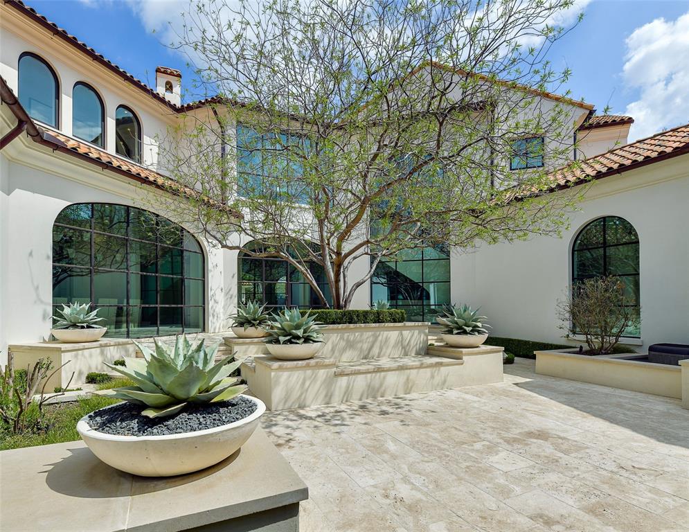 Francis Daniel - Residential