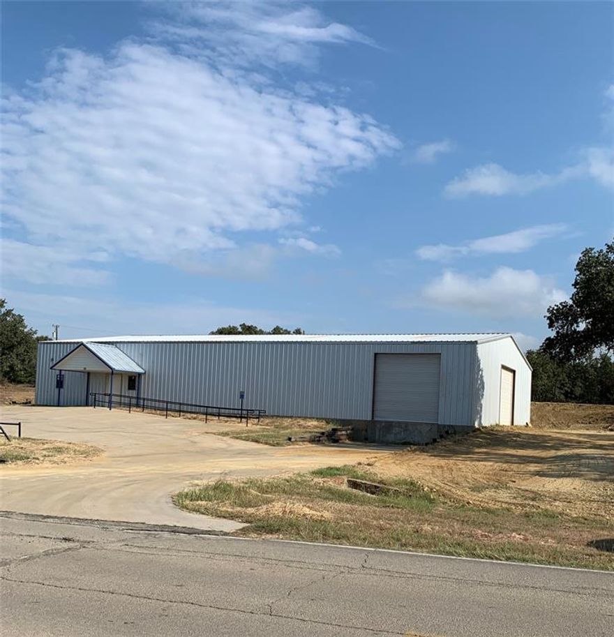 6,000 squaref ft. warehouse with office on 3 acres. Easy access on and off the property that can accommodate 18 wheelers. There is a loading dock in the front of the building and 2 more bay doors on each end of the building. Recent dirt work has been done to the property and New Electric ran to the property.  Great location close to town and main roads. With a large space like this the options are endless. 
Owner is willing to do a long term lease. This lease would include the  building and immediate acre that the building sits on.The other two acres next to the building are negotiable if leasing.