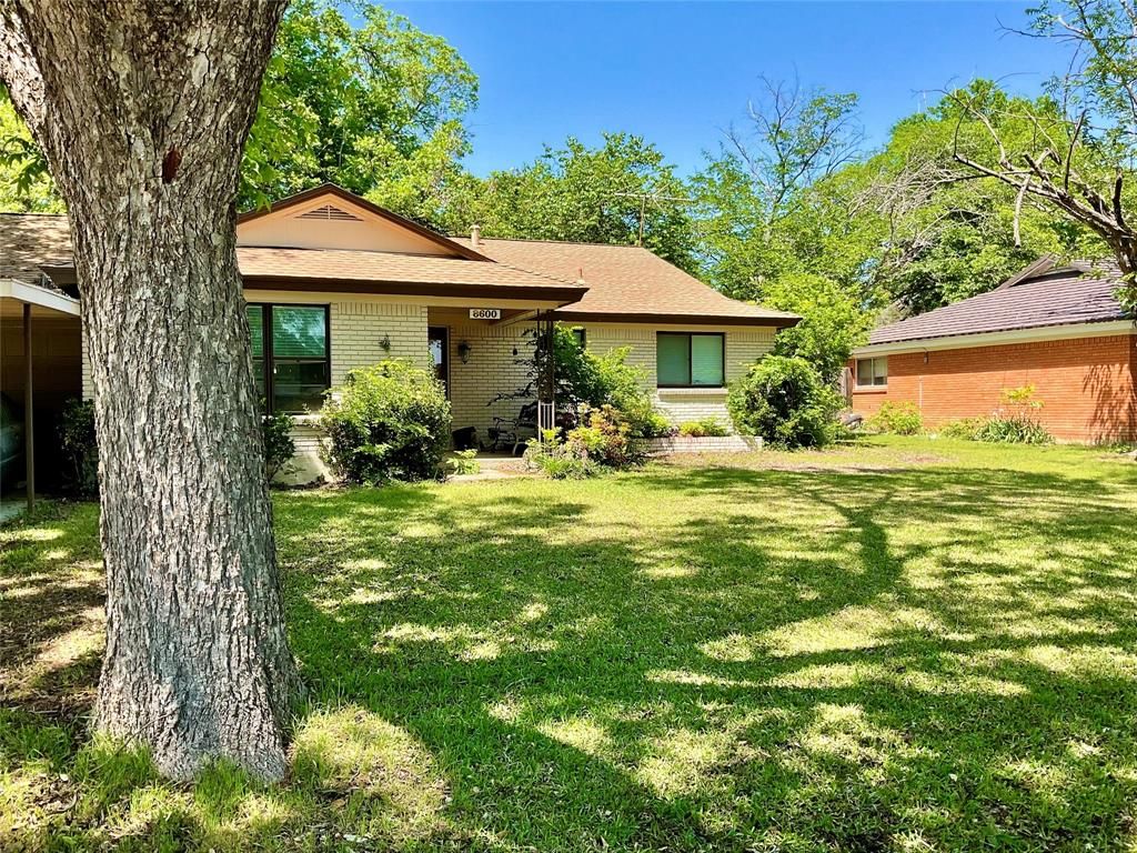 Photo of 8600 Twilight Drive W, Benbrook, TX 76116 (MLS # 21246963)