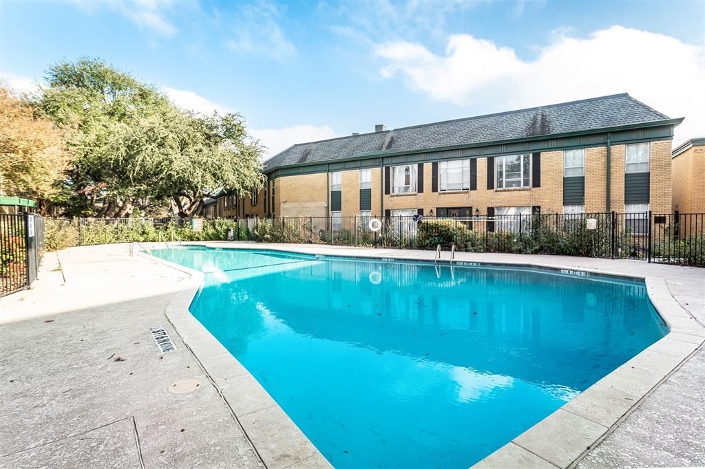 UNIVERSITY PLACE CONDOMINIUM - Residential