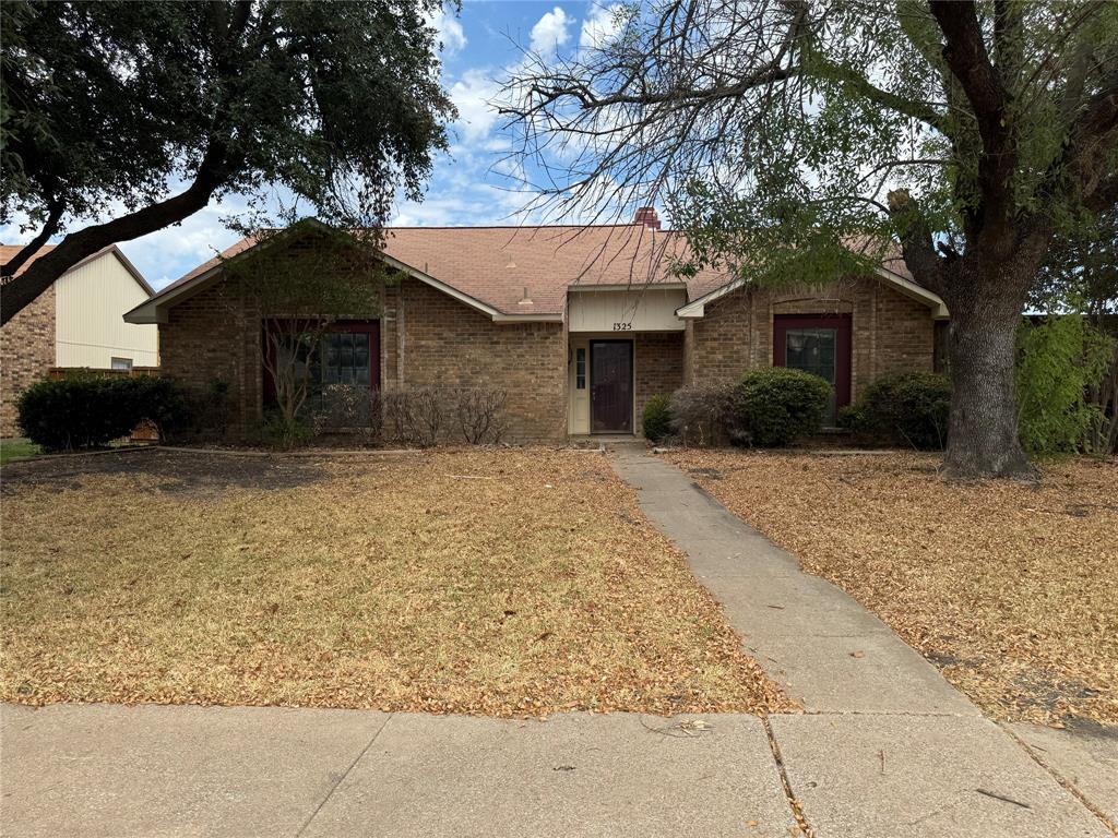 Photo of 1325 Crestview Drive, Allen, TX 75002 (MLS # 21421336)