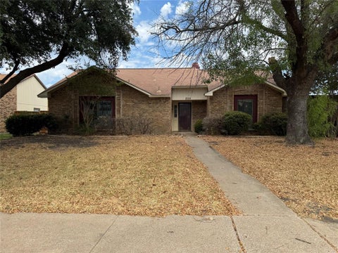 Photo of 1325 Crestview Drive, Allen, TX 75002 (MLS # 21421336)