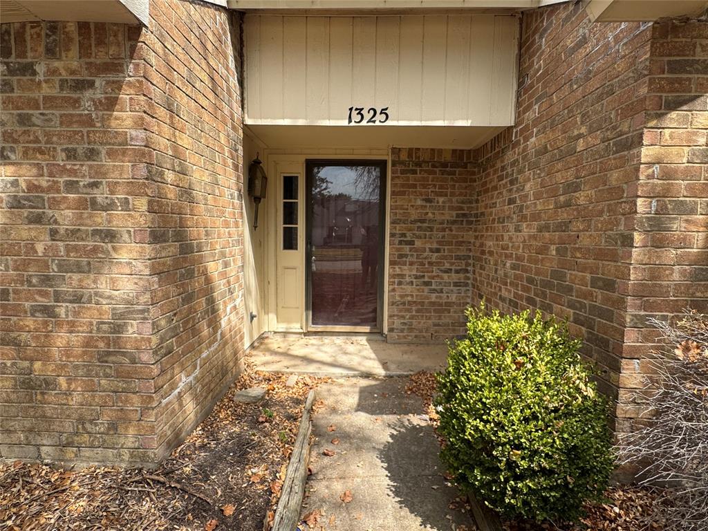 1325 Crestview Drive