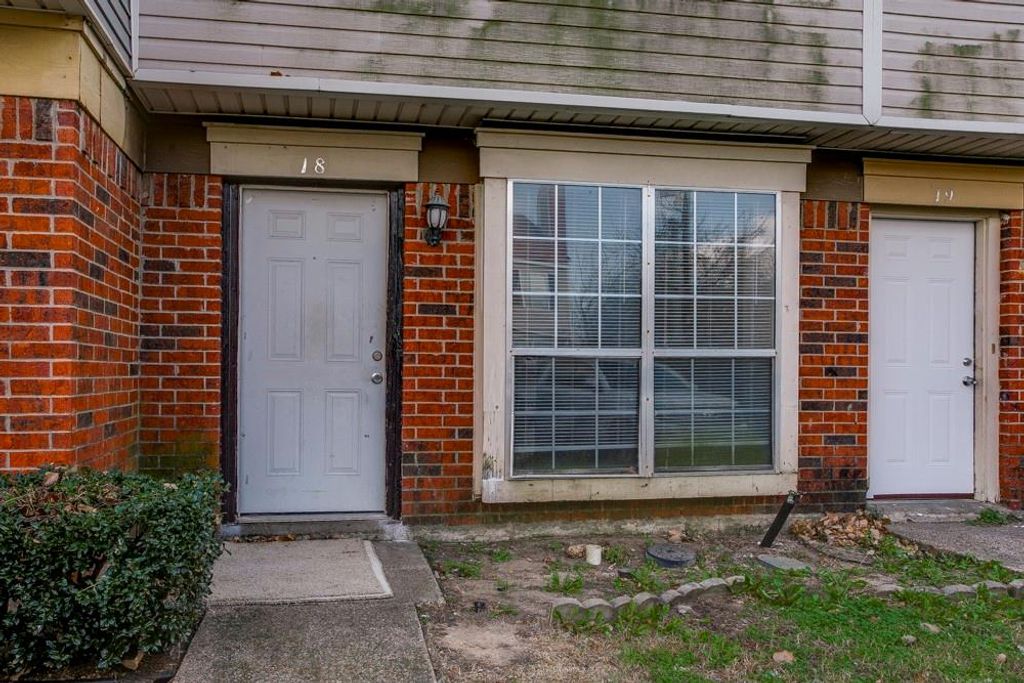 Photo of 10500 Lake June Rd #I08, Dallas, TX 75217 (MLS # 21161284)