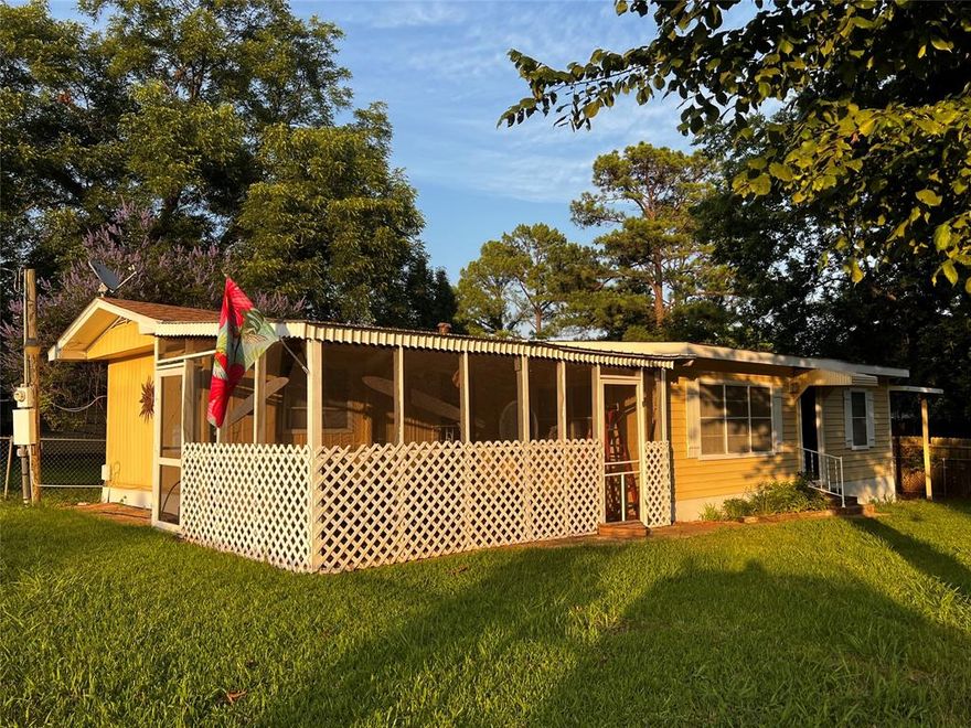 Well maintained and updated home with 3 bedrooms, spacious living and dining room! It is perfect for weekend retreat or full-time home. Two houses away from the beautiful sandy beach at Lake Texoma. Screened porch provides a lovely sheltered outdoor living center. Fenced yard with gate. Take action and start your life at the lake! Home is clean and move-in ready!