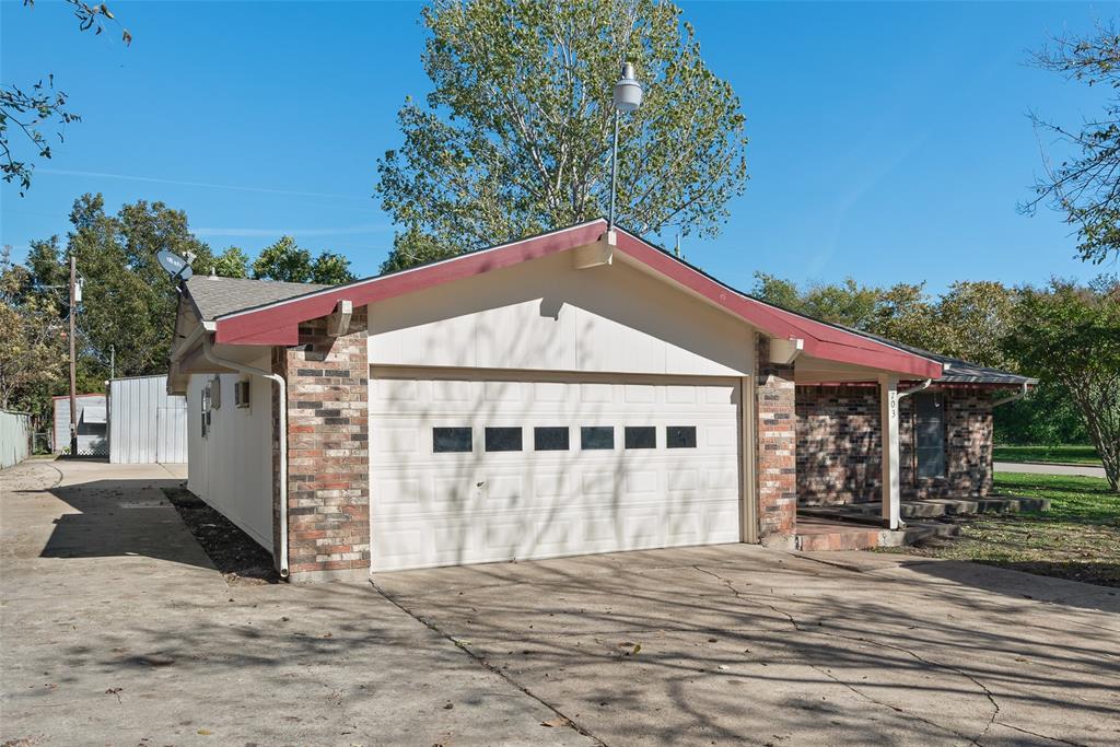 703 Rolling Ridge Lane