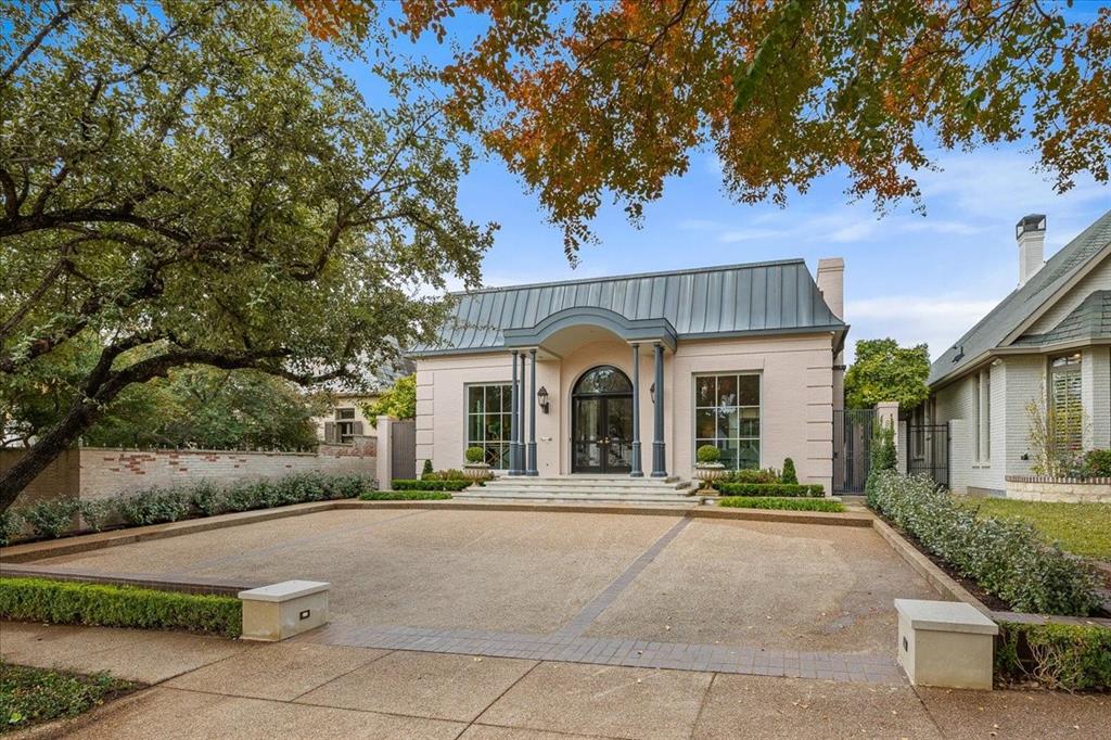 1616 Carleton Avenue