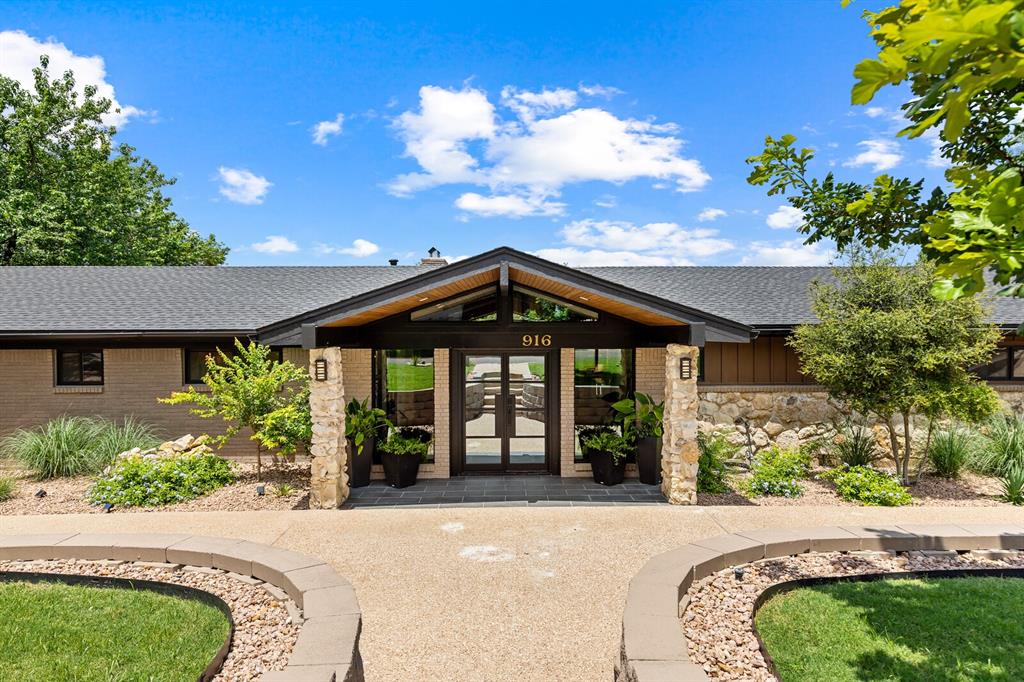 916 Wooded Crest Drive