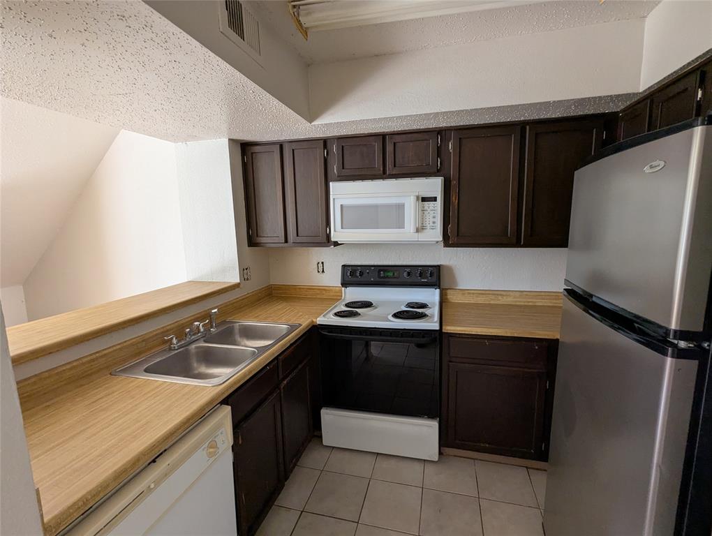 9833 Walnut Street Q201