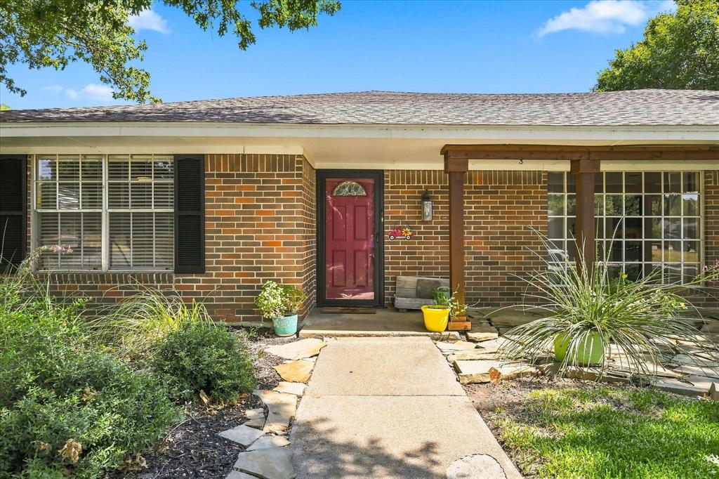 2525 Eucalyptus Drive