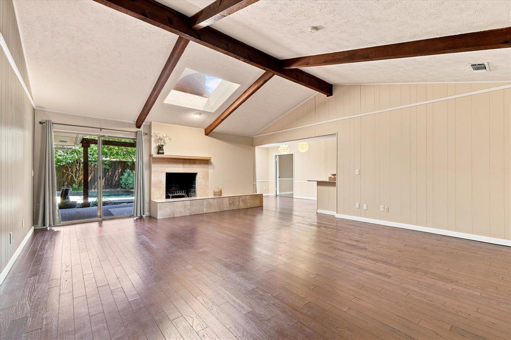 2525 Eucalyptus Drive