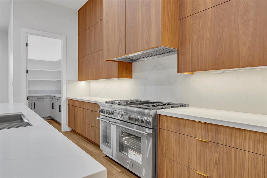 WILSHIRE HEIGHTS - Residential