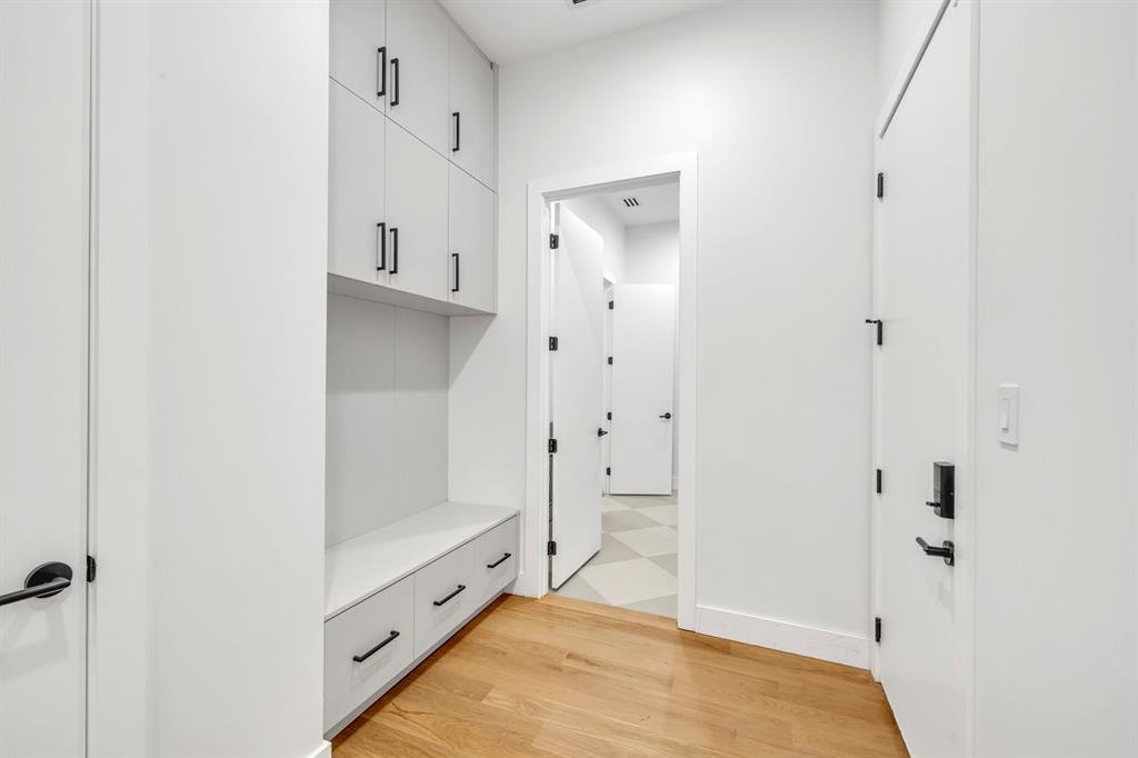 WILSHIRE HEIGHTS - Residential