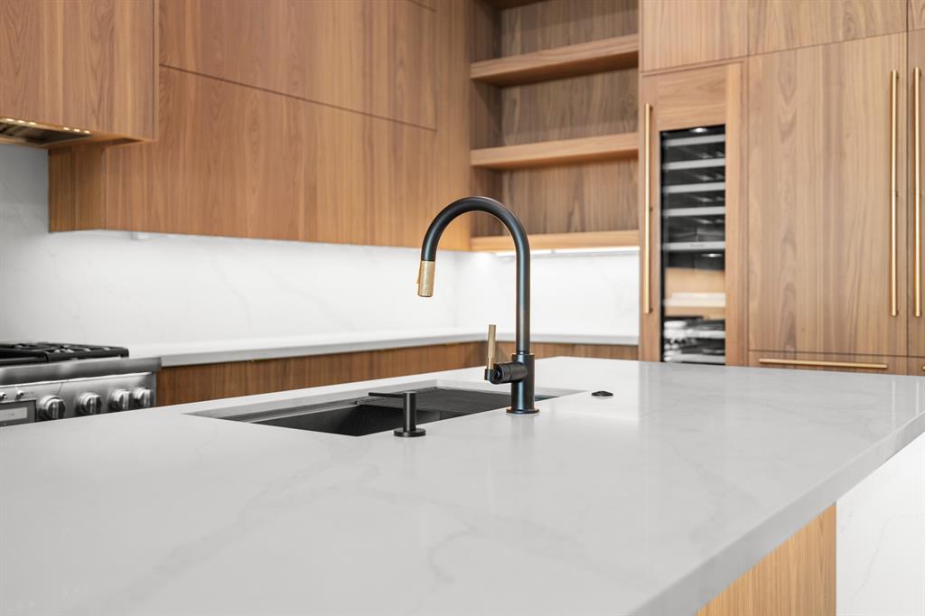 WILSHIRE HEIGHTS - Residential