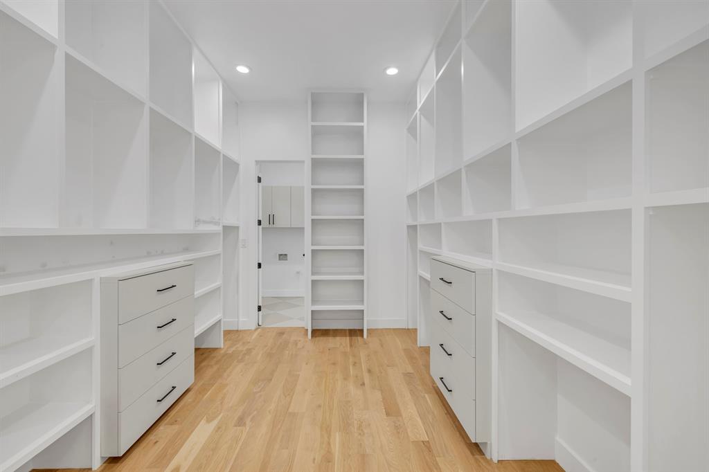 WILSHIRE HEIGHTS - Residential