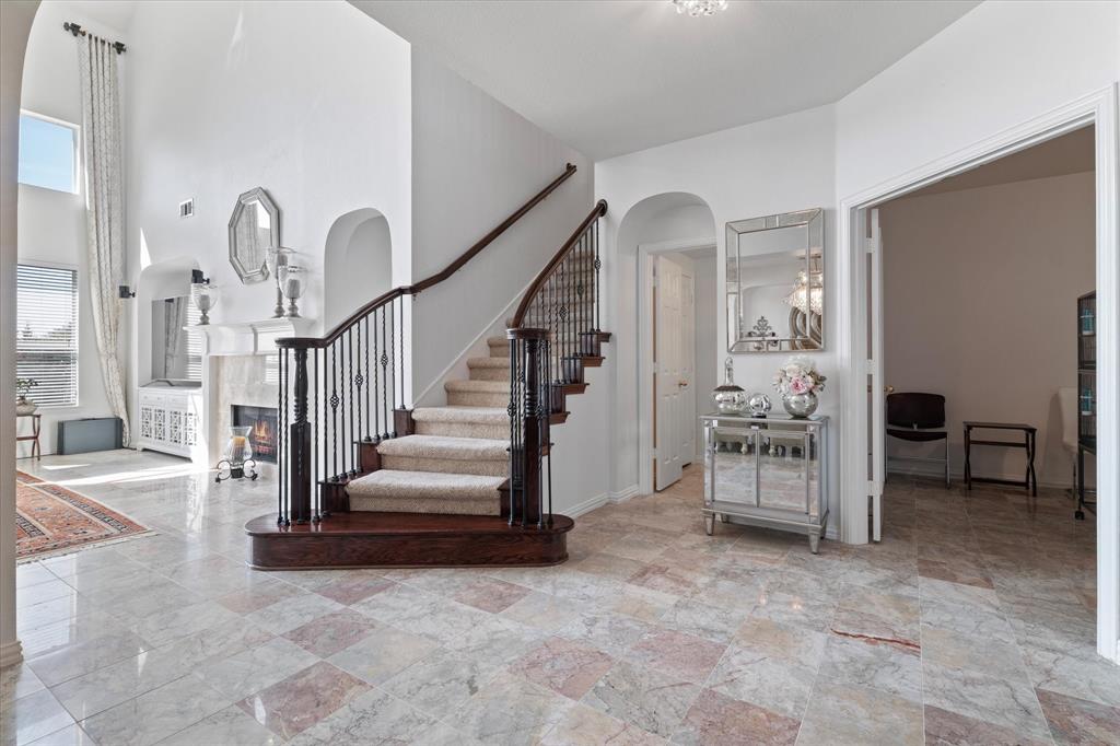 1233 Apache Lake Drive