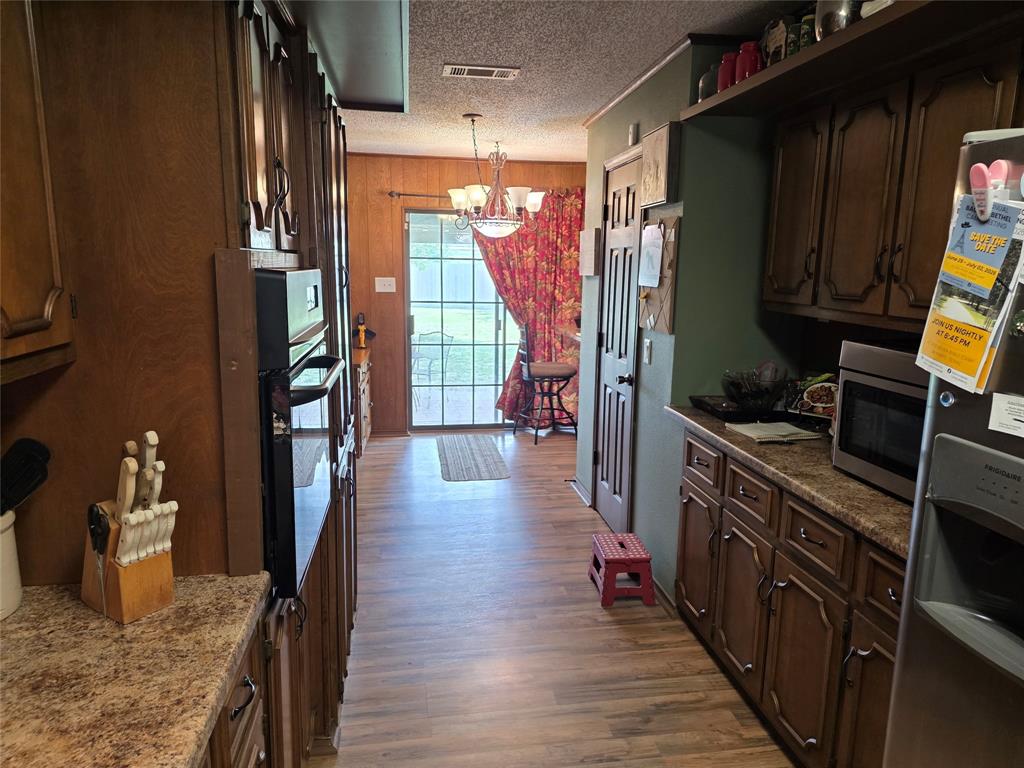 882 Farm Road 1537