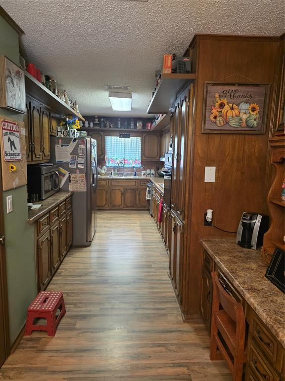 882 Farm Road 1537