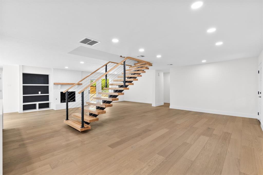 2629 W Prairie Creek Drive