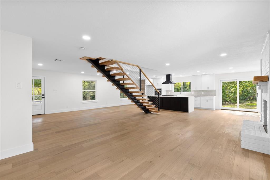 2629 W Prairie Creek Drive