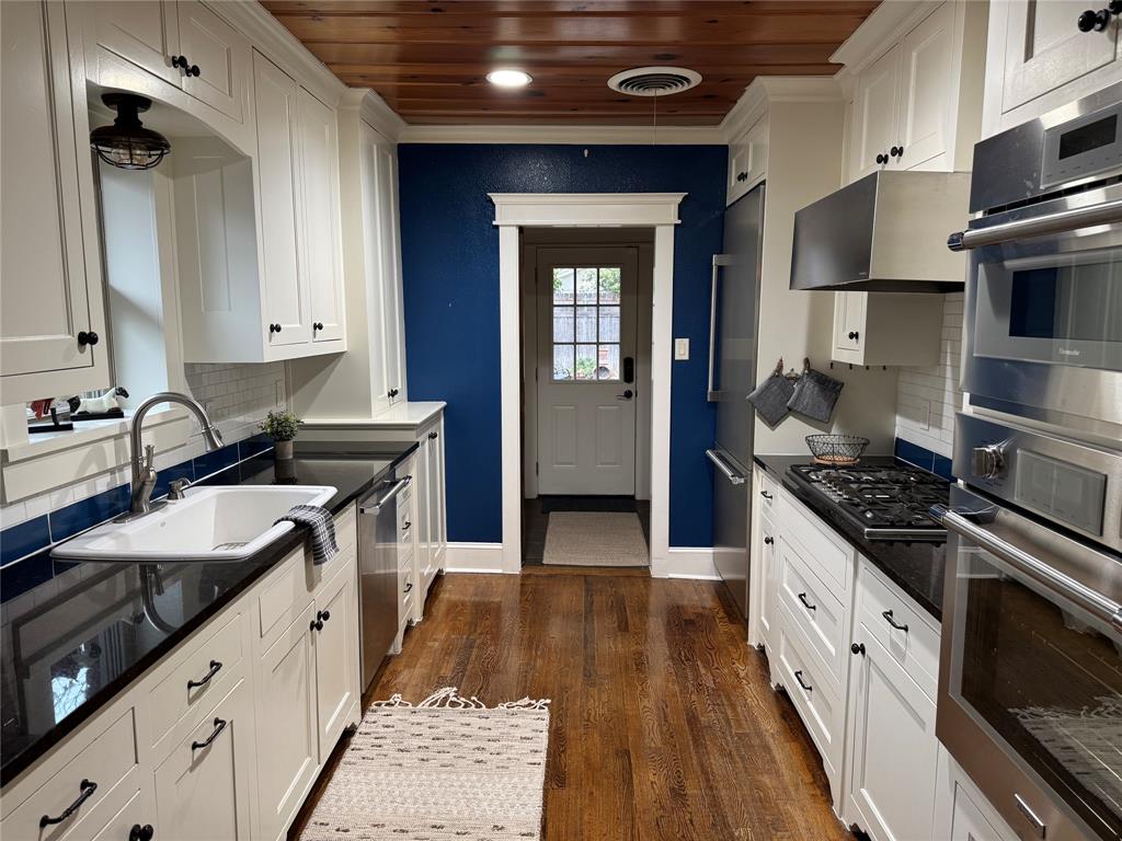 4608 Birchman Avenue