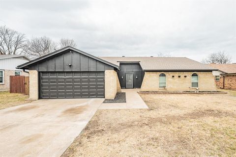 Photo of 8409 Glenann Drive, North Richland Hills, TX 76182 (MLS # 21233340)