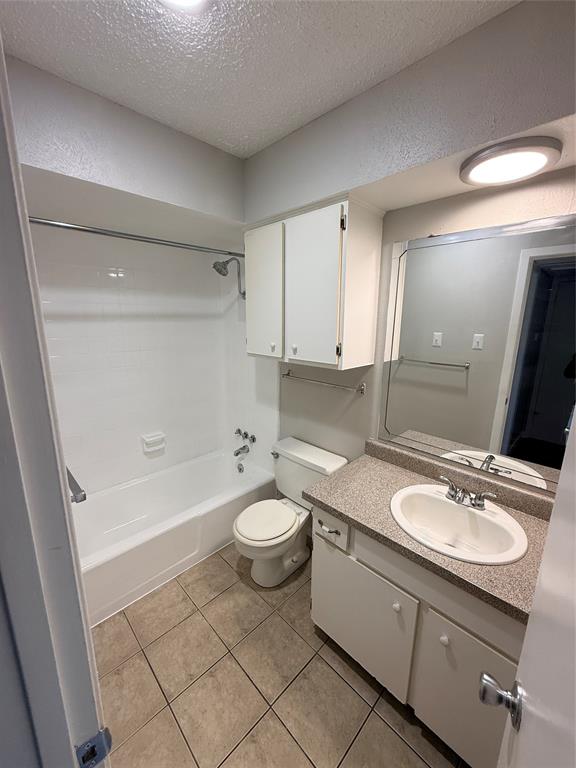 Louis White 01 - Residential Lease