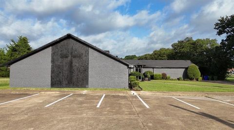 Photo of 4409 Pioneer Road, Balch Springs, TX 75180 (MLS # 21315228)