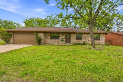 200 E Plum Avenue De Leon TX 76444