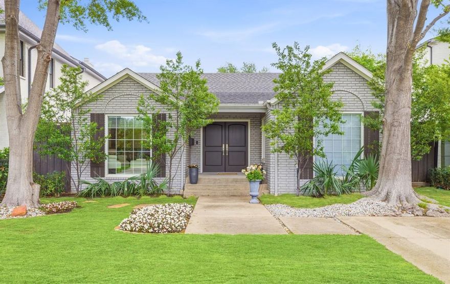 Tucked away in the coveted Briarwood neighborhood, this 2,280 square-foot cottage is not one to miss. Step into the light-filled updated kitchen that looks upon into the formal dining room and sitting area. The home offers three bedrooms and three full bathrooms, including a spacious primary suite and updated en-suite bathroom. At the back of the house is a large second living area and laundry room that leads to the attached two car garage. The covered patio area makes for the perfect entertaining space for family and friends.