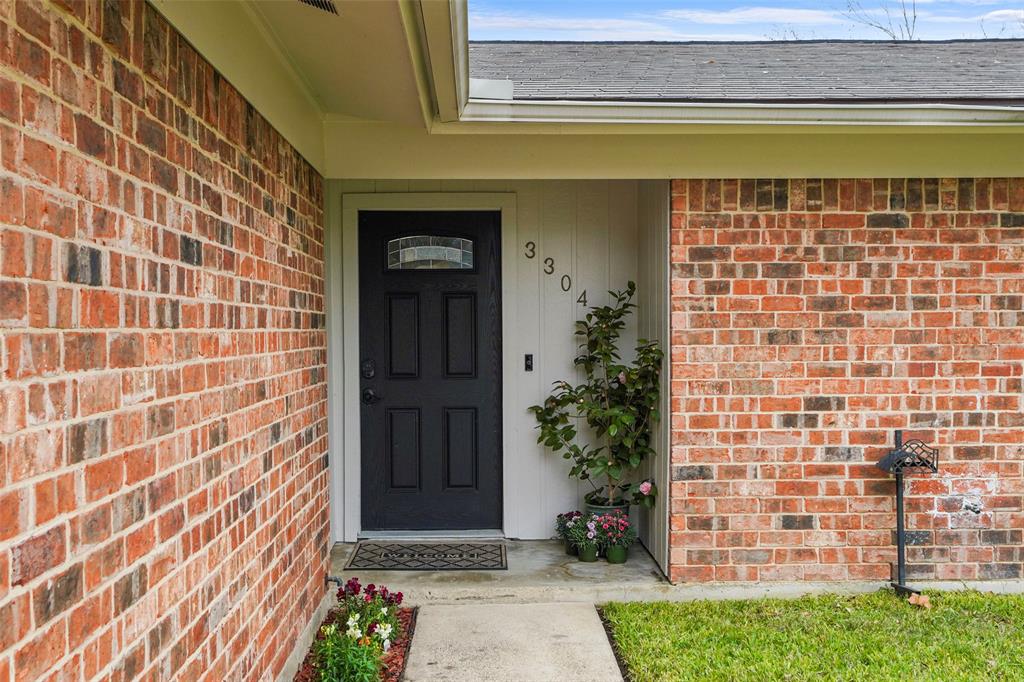 3304 Huisache Street