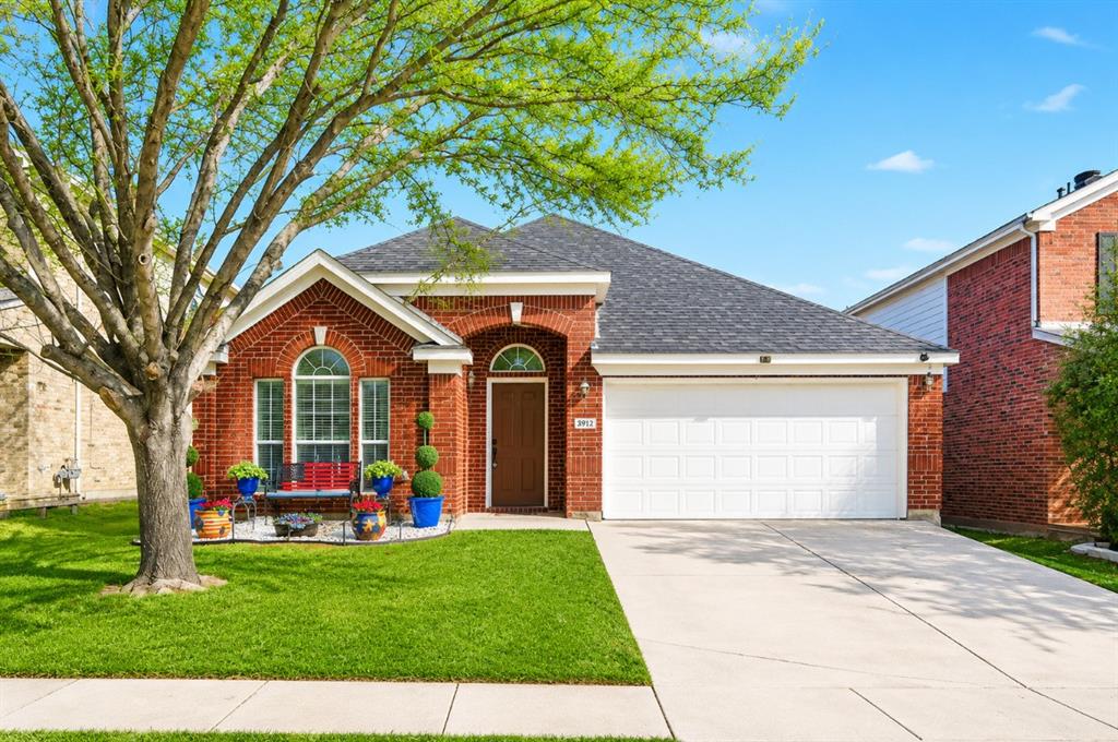 Photo of 9912 Lamberton Terrace, Fort Worth, TX 76244 (MLS # 21375082)