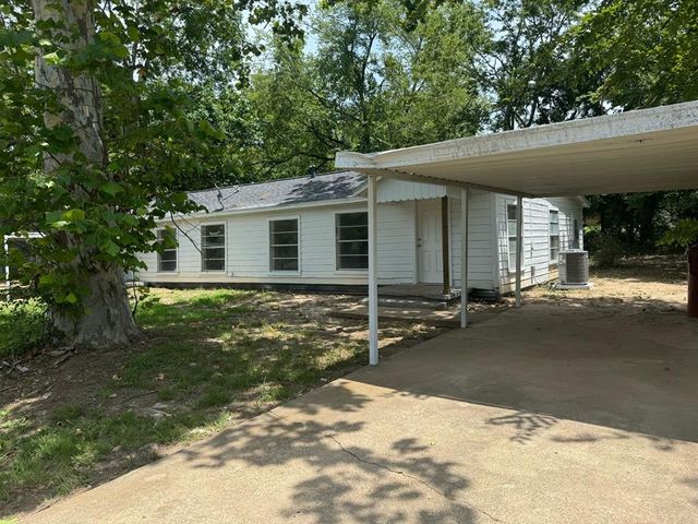 560 Athens Street 580