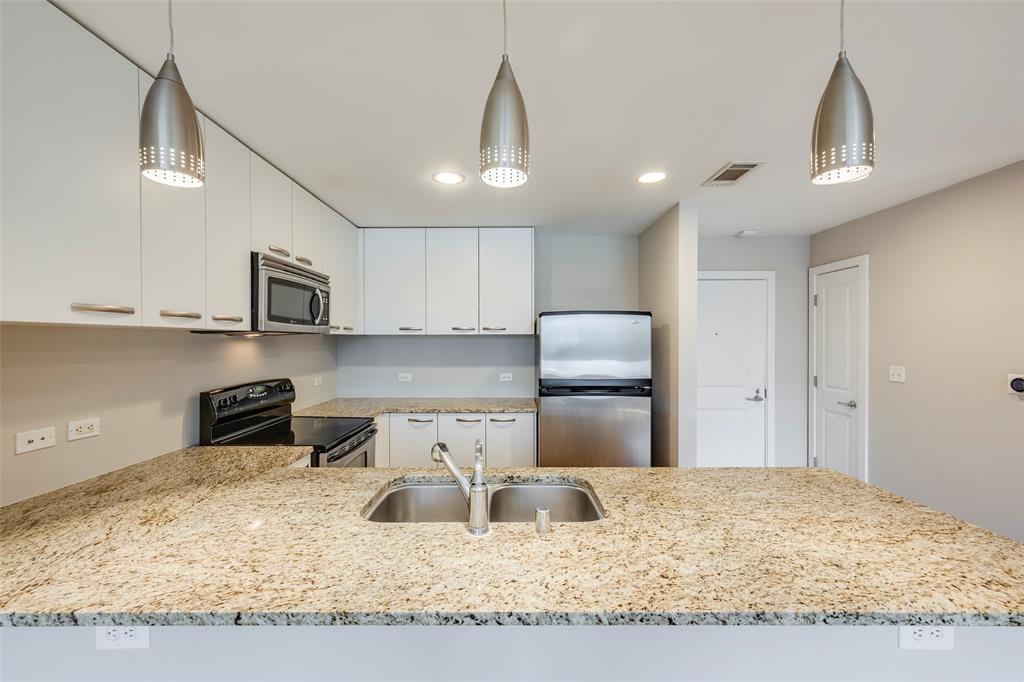1200 Main Street 1002