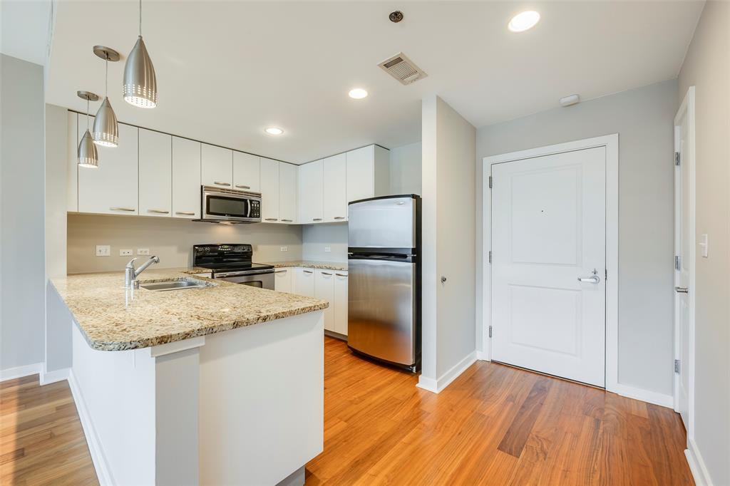 1200 Main Street 1002