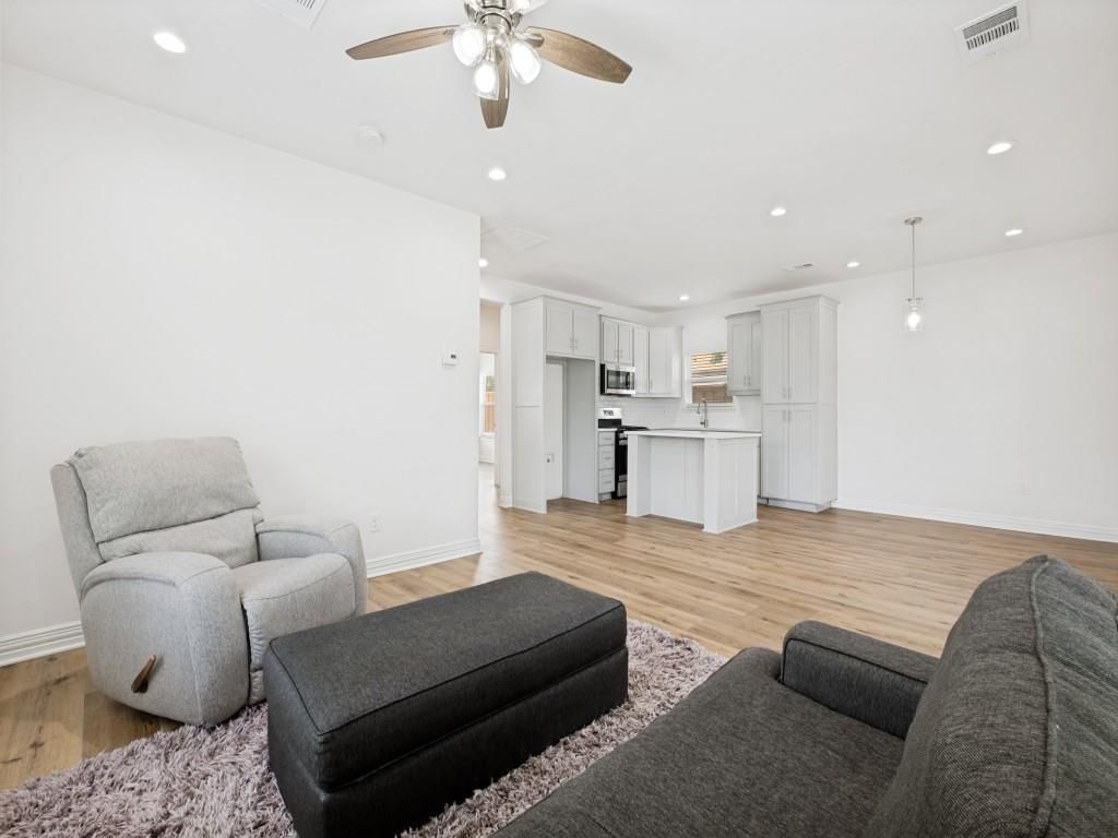 Photo of 1028 Claude Street, Dallas, TX 75203 (MLS # 21268813)