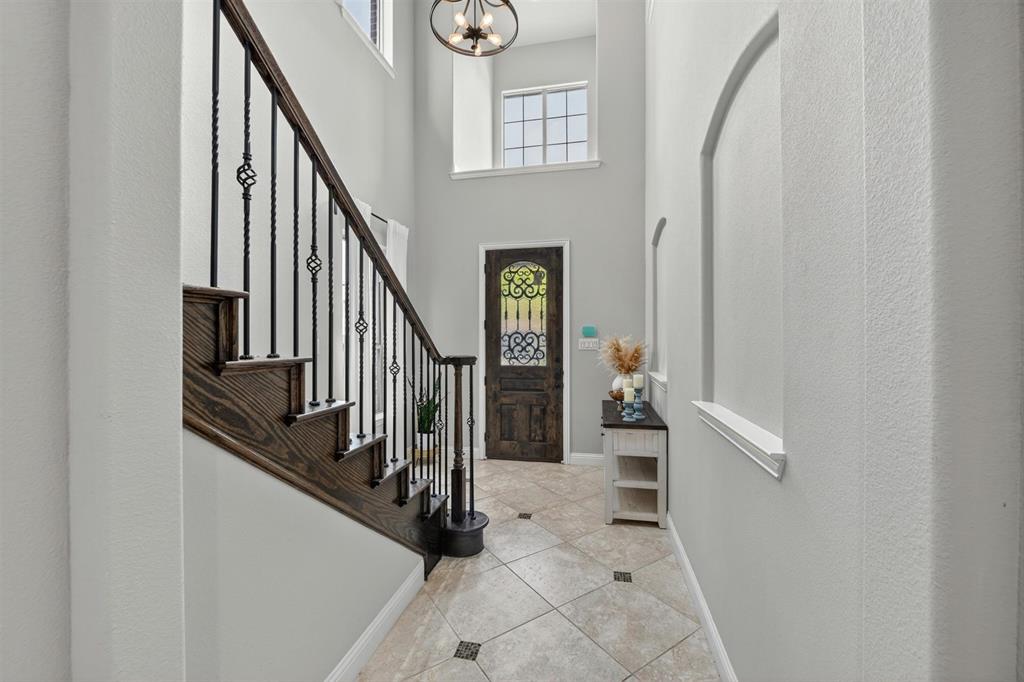 2213 Leonardo Court