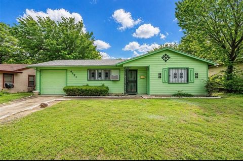 Photo of 4121 Wilhelm Street, Fort Worth, TX 76119 (MLS # 21242316)