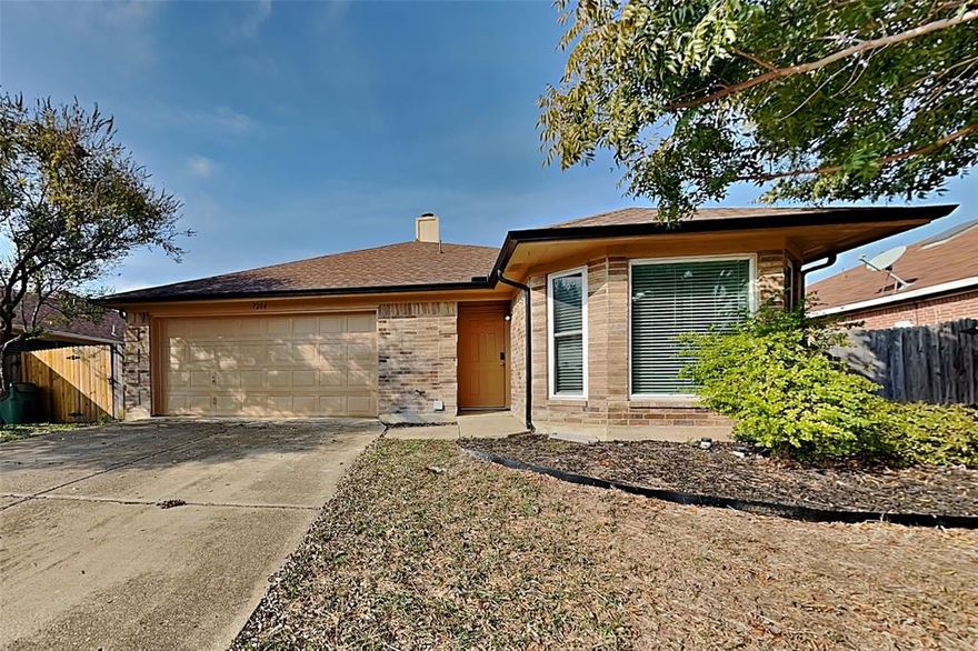 Charming 3 bed, 2 bath 1,396 sq ft home in Arlington! Open kitchen concept with updated counters. Primary suite with attached bathroom. Spacious backyard, great for gatherings! Pets accepted on a case by case basis. Additional admin fees apply. The Fireplace is decorative. Schedule your showing today! This home is as-is.  

This home may be located within a Homeowners Association (HOA) community. If so, residents will be responsible for adhering to all HOA rules and regulations. Please contact your agent or landlord's agent for more information.