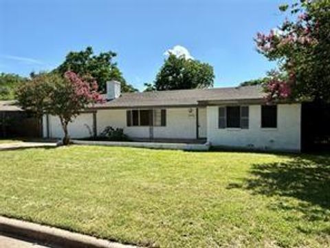 1136 Simpson Drive Hurst TX 76053