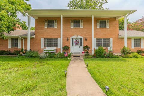 Photo of 2810 Tanglewood Drive, Commerce, TX 75428 (MLS # 21315446)