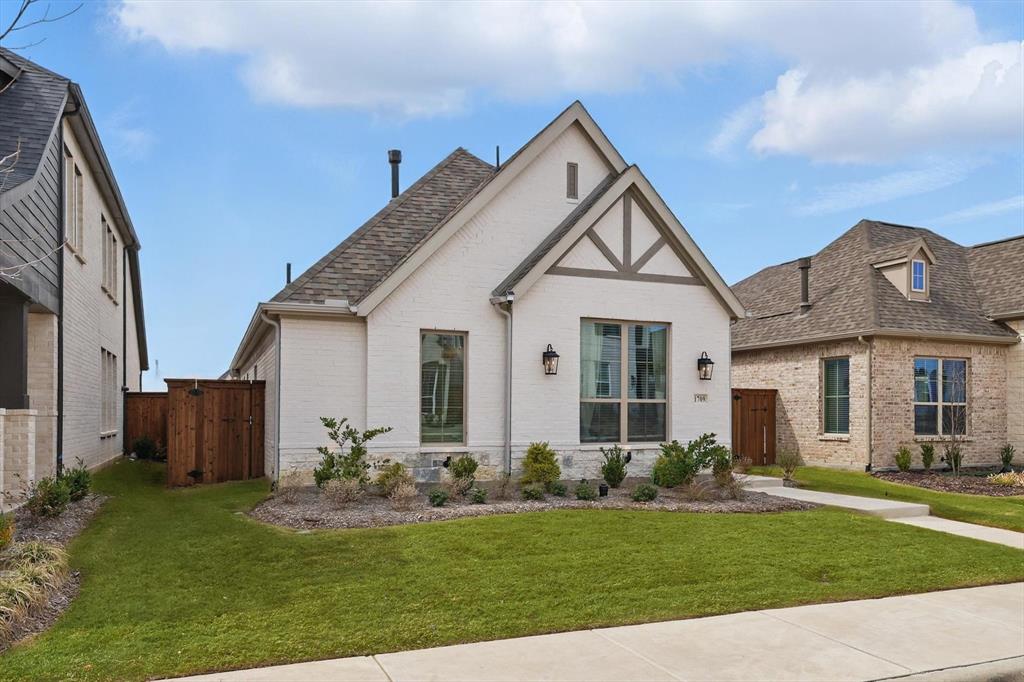 1709 Victoria Place