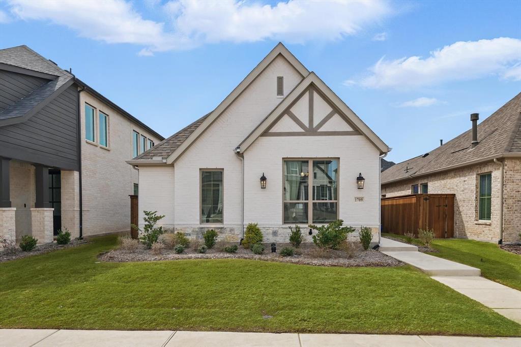 1709 Victoria Place