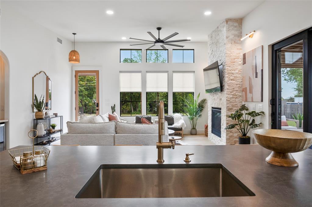 Moss Lake Estate - Residential