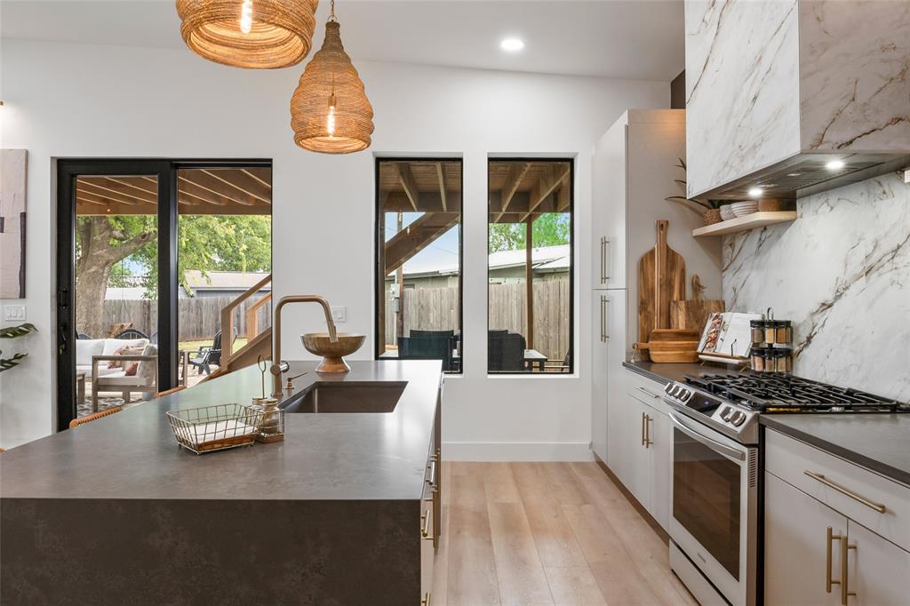 Moss Lake Estate - Residential