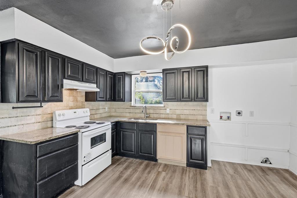 VALWOOD PARK 28 - Residential