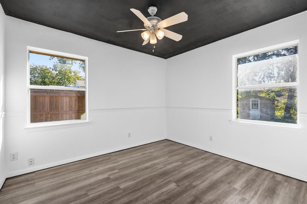 VALWOOD PARK 28 - Residential