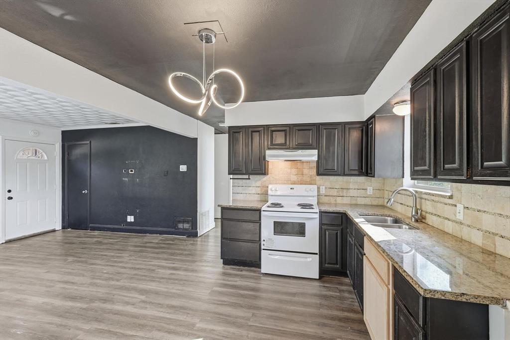 VALWOOD PARK 28 - Residential