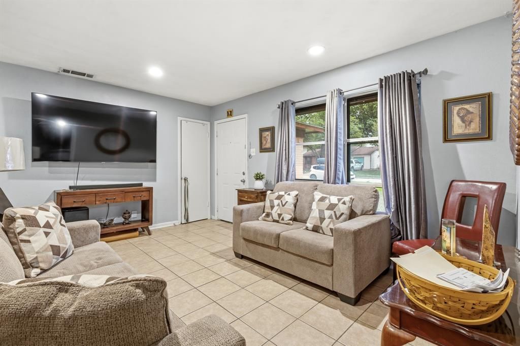 Photo of 1201 Juanita Street, Mesquite, TX 75149 (MLS # 21252140)