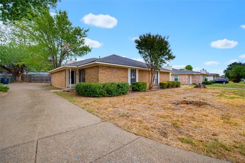 Photo of 2323 Lido Lane, Arlington, TX 76015 (MLS # 21401707)